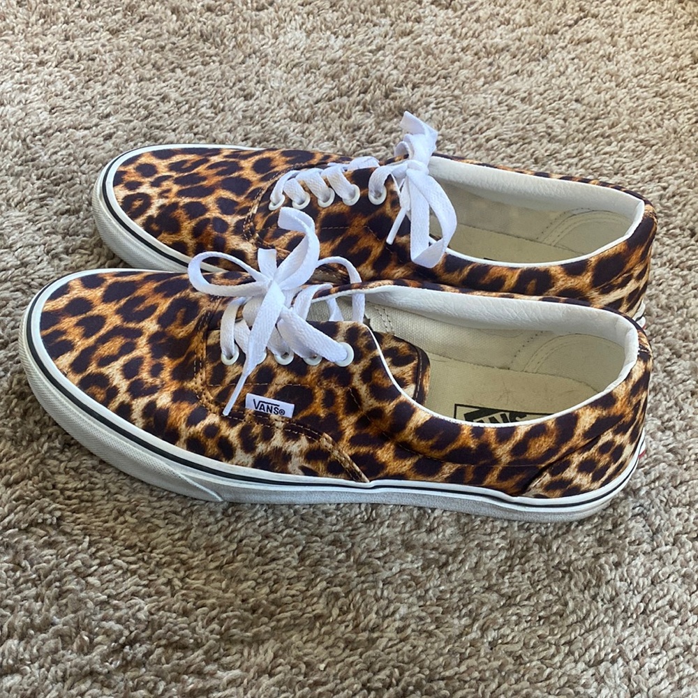 Women's Vans Era Shoes- Leopard Print. Excellent condition, barely worn!!